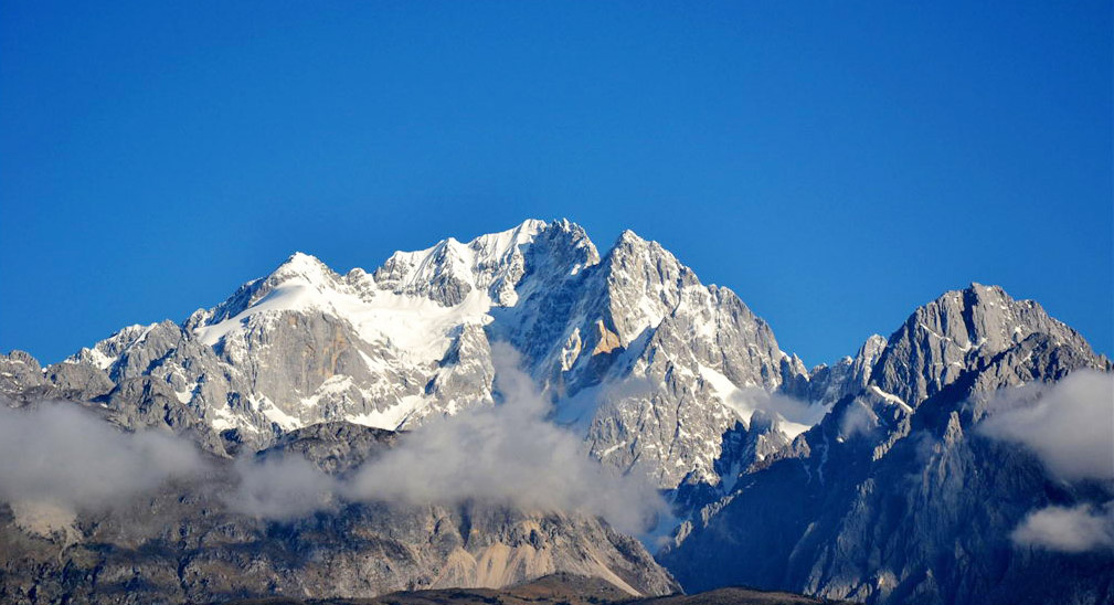 玉龙雪山简介及风景 mypsd_176977_201205291705460030b.jpg